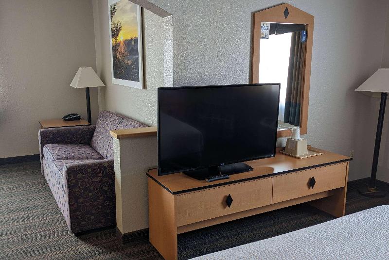 Days Inn & Suites by Wyndham Castle Rock image