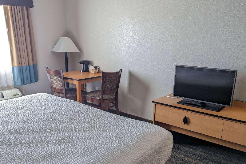 Days Inn & Suites by Wyndham Castle Rock image