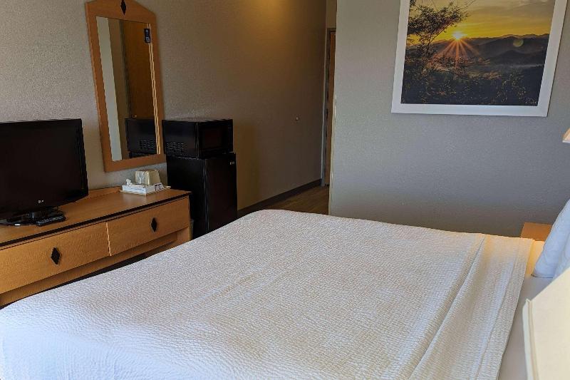 Days Inn & Suites by Wyndham Castle Rock image