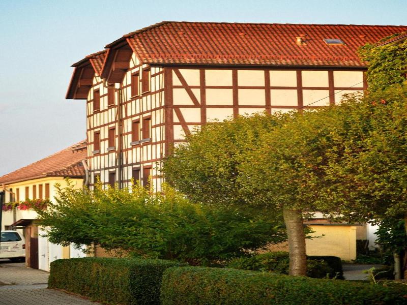 Adler Golf- & Tagungshotel image