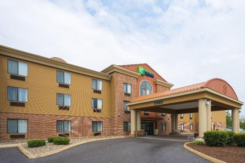 Holiday Inn Express Charles Town image