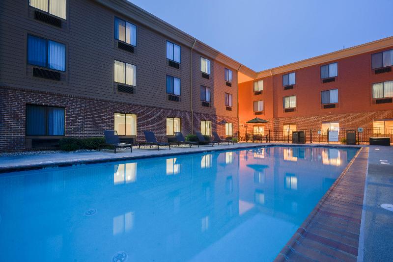 Holiday Inn Express Charles Town image