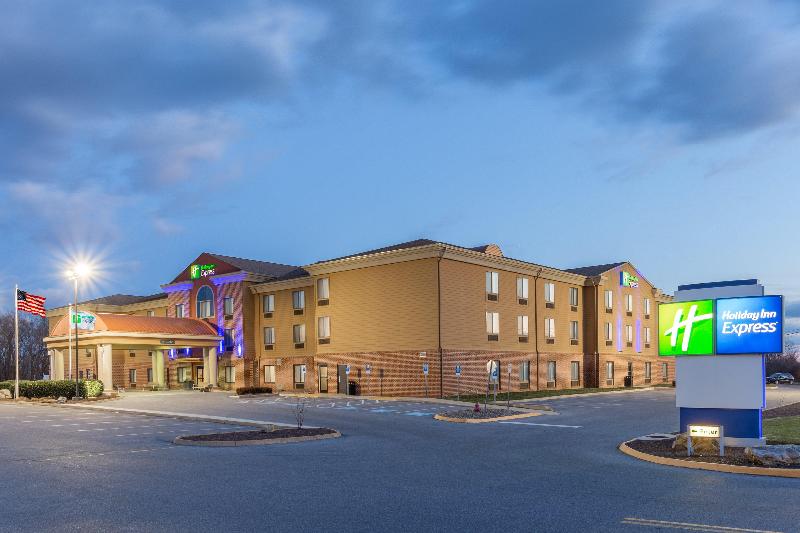 Holiday Inn Express Charles Town image