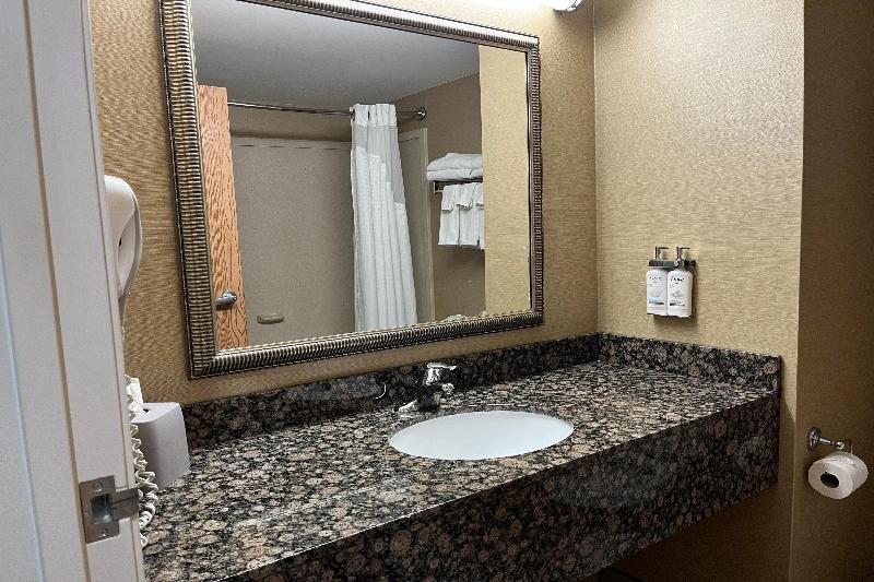 Holiday Inn Express Charles Town image