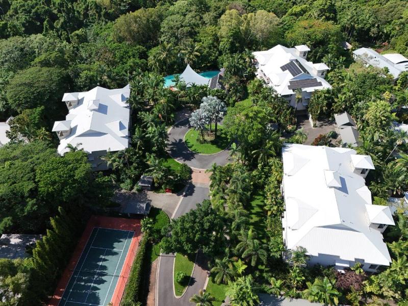 Oasis at Palm Cove image