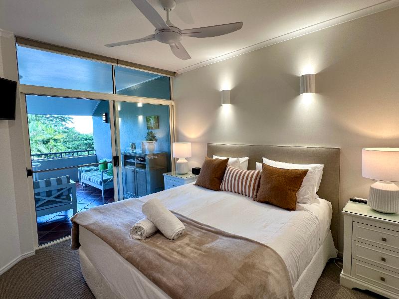 Oasis at Palm Cove image