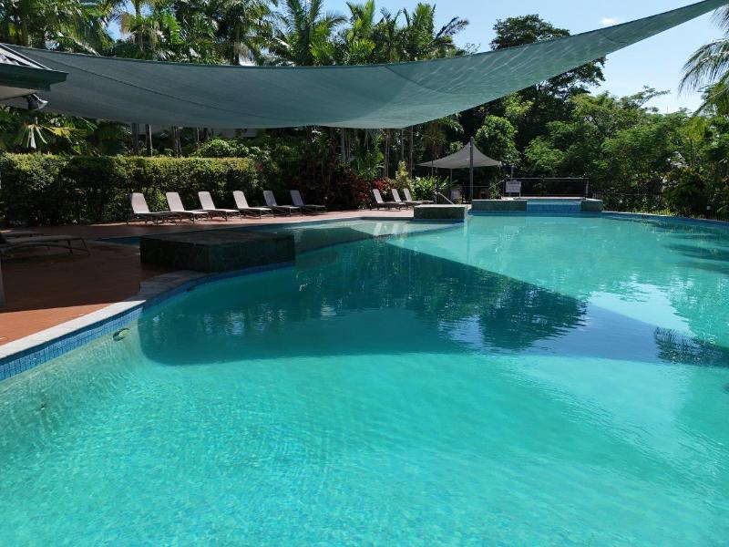 Oasis at Palm Cove image