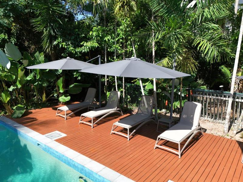 Oasis at Palm Cove image