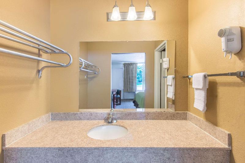 Days Inn by Wyndham Clanton AL