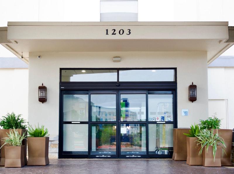 Holiday Inn Express & Suites College Station