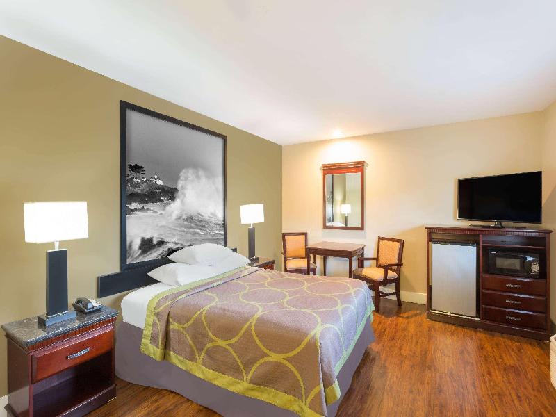 Super 8 by Wyndham Martinez image