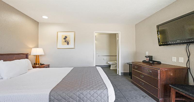 Budget Inn & Suites Stockton 4