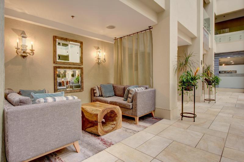 Crowne Plaza Charleston Airport