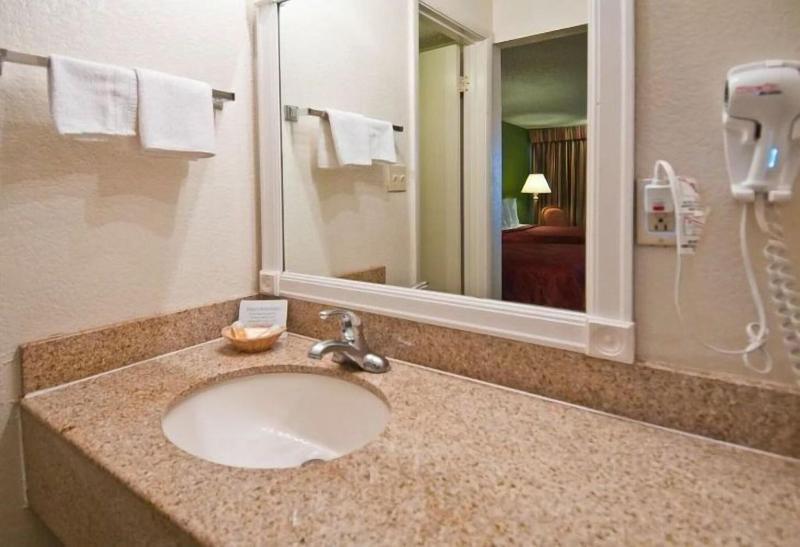 Days Inn By Wyndham Asheville West image