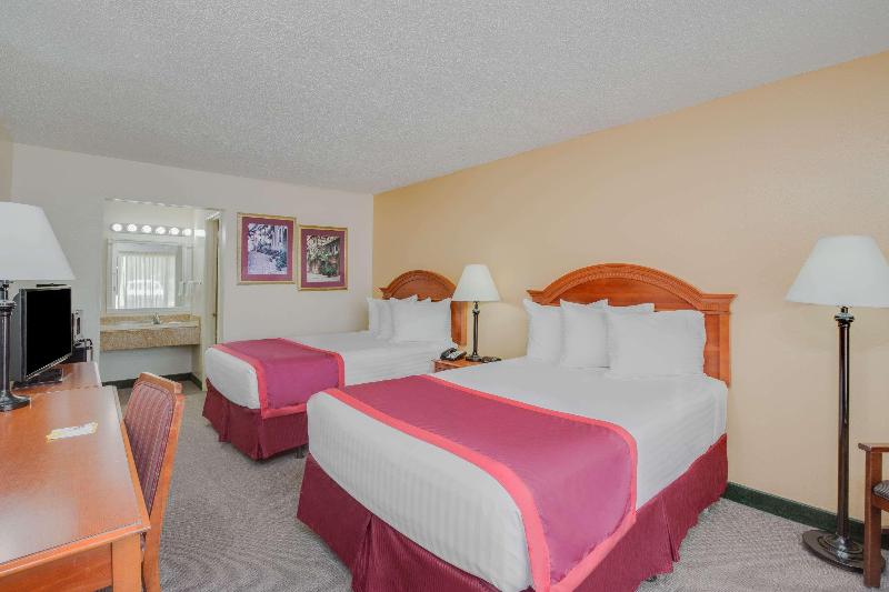 Days Inn By Wyndham Asheville West image