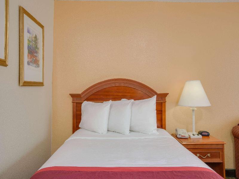 Days Inn by Wyndham Asheville West image