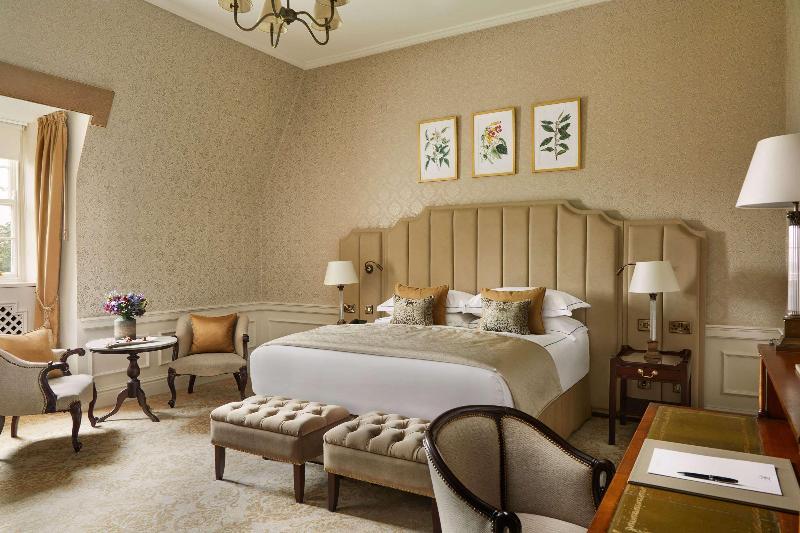 DOUBLE DELUXE KING BED