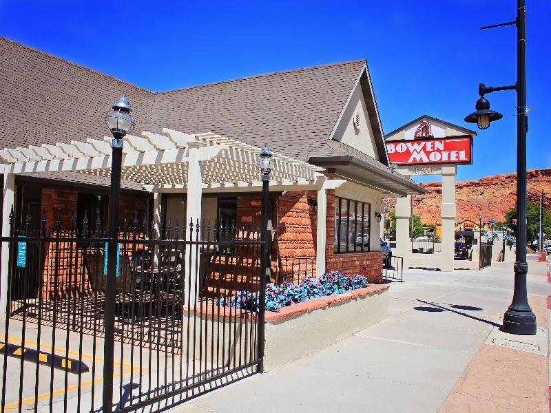 Bowen Motel image