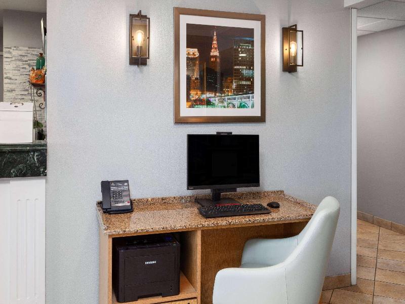 La Quinta Inn Cleveland Independence image