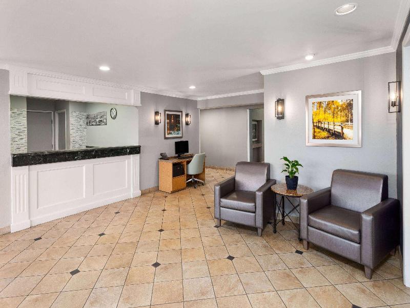 La Quinta Inn Cleveland Independence image