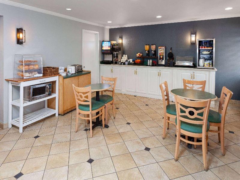 La Quinta Inn Cleveland Independence image