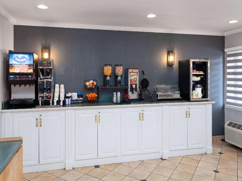 La Quinta Inn Cleveland Independence image