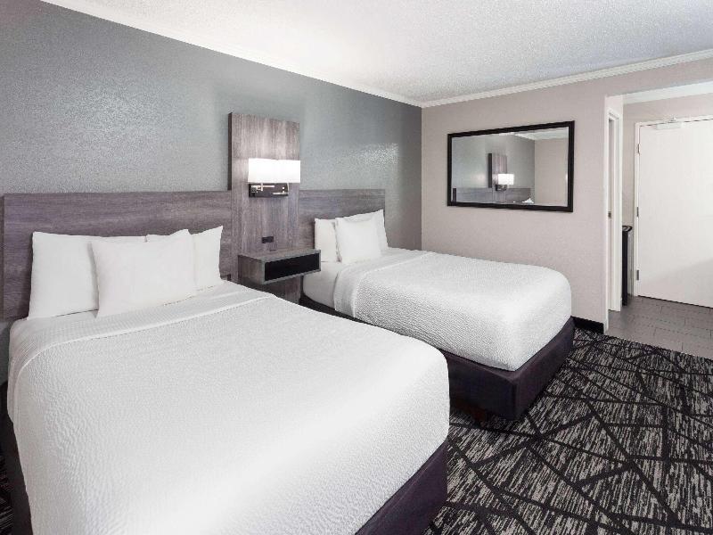 La Quinta Inn Cleveland Independence image