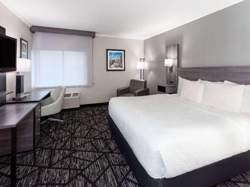 La Quinta Inn Cleveland Independence image