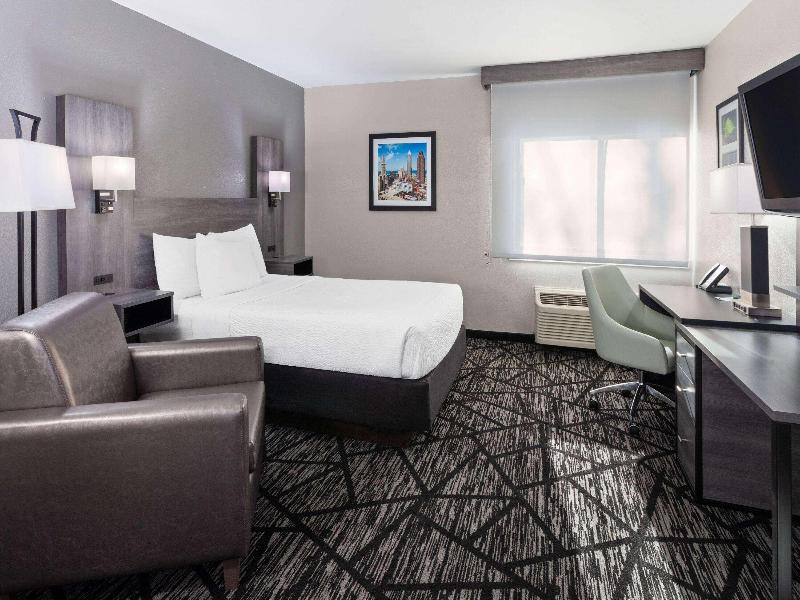 La Quinta Inn Cleveland Independence image