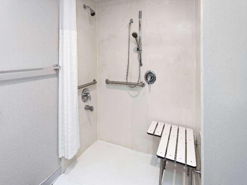 La Quinta Inn Cleveland Independence image
