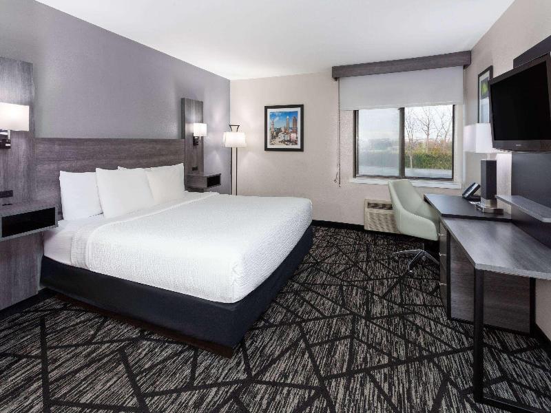 La Quinta Inn Cleveland Independence image