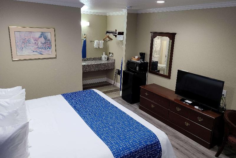 Travelodge by Wyndham Clearlake image