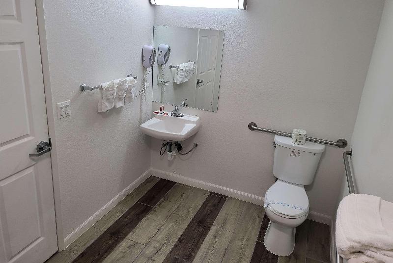 Travelodge by Wyndham Clearlake image