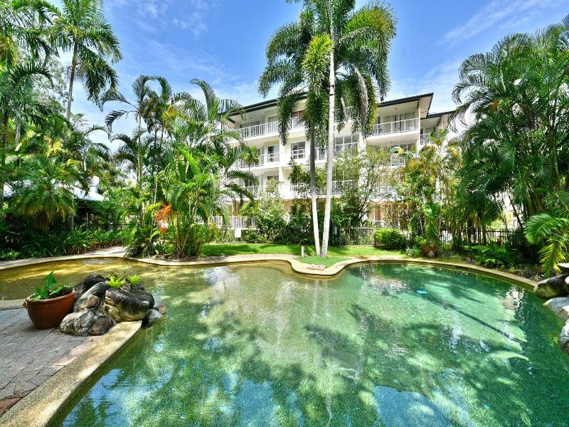 Golden Sands Beachfront Apartment Resort image