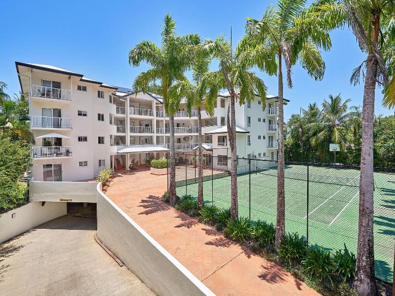 Golden Sands Beachfront Apartment Resort image