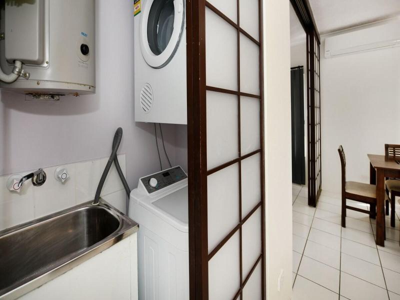 Golden Sands Beachfront Apartment Resort image