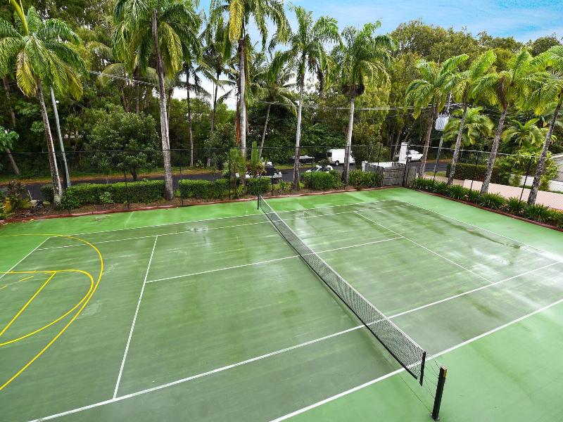 Golden Sands Beachfront Apartment Resort image