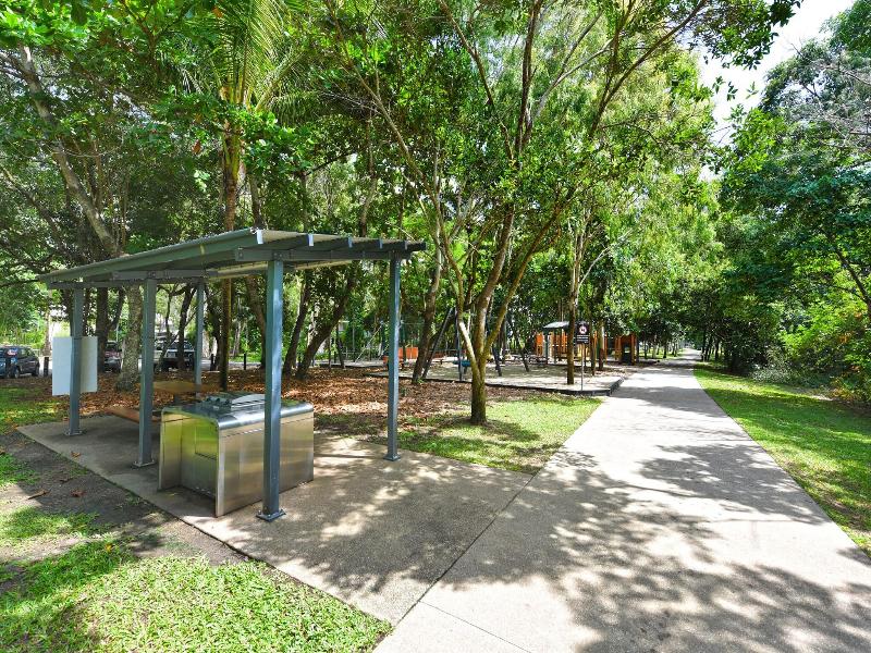 Golden Sands Beachfront Apartment Resort image