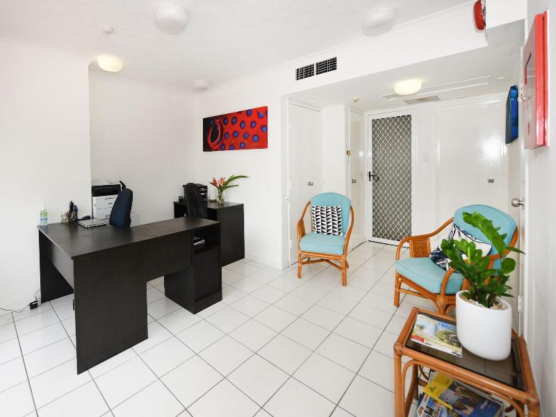 Golden Sands Beachfront Apartment Resort image