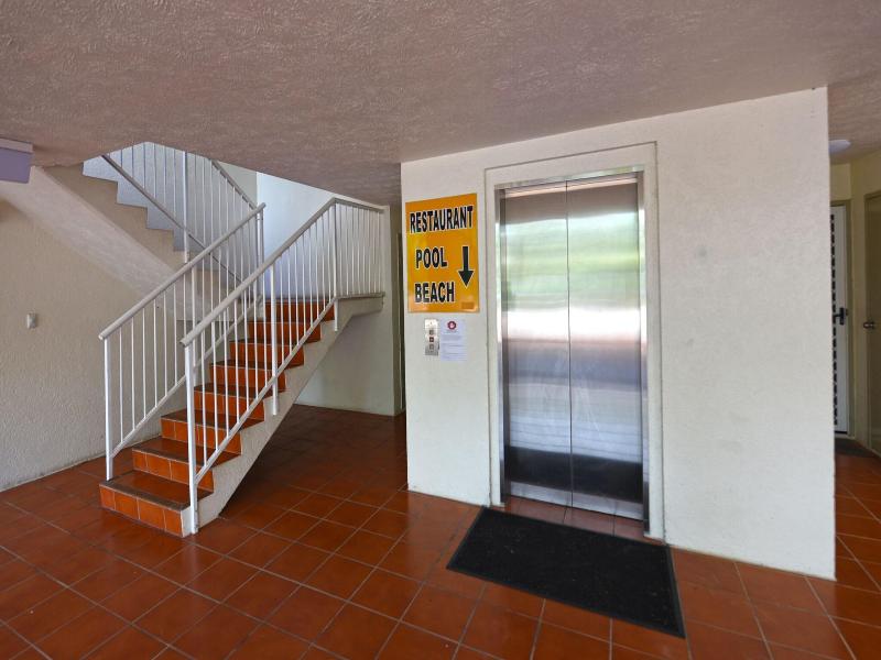 Golden Sands Beachfront Apartment Resort image