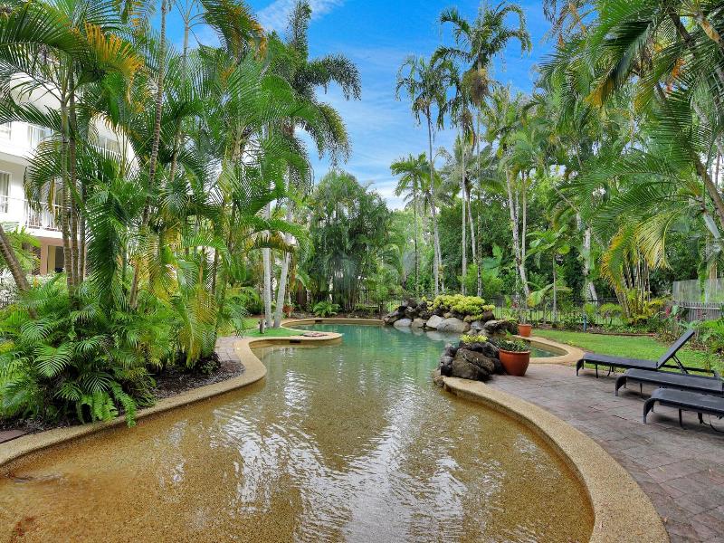 Golden Sands Beachfront Apartment Resort image