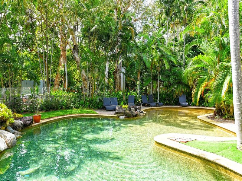 Golden Sands Beachfront Apartment Resort image