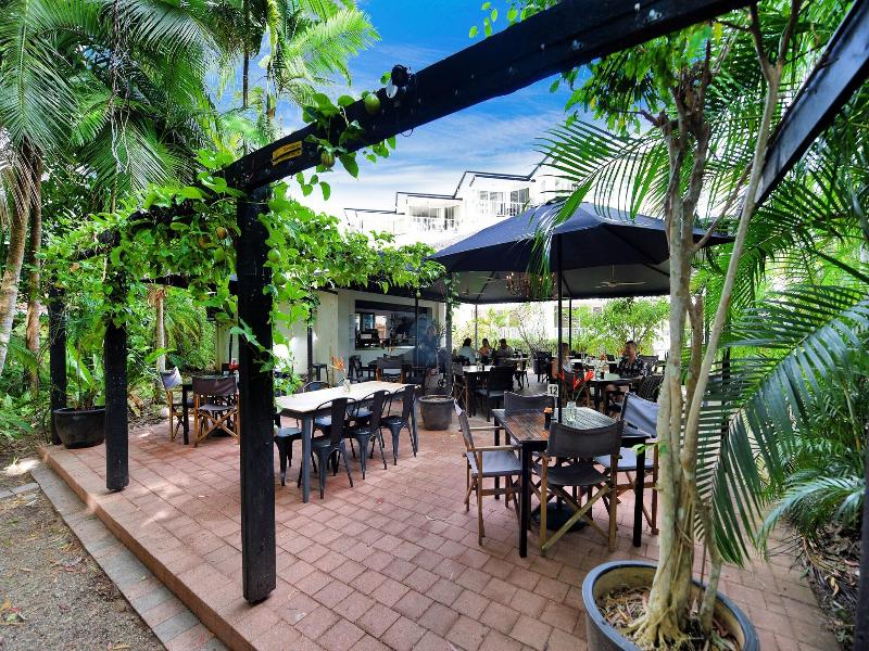 Golden Sands Beachfront Apartment Resort image