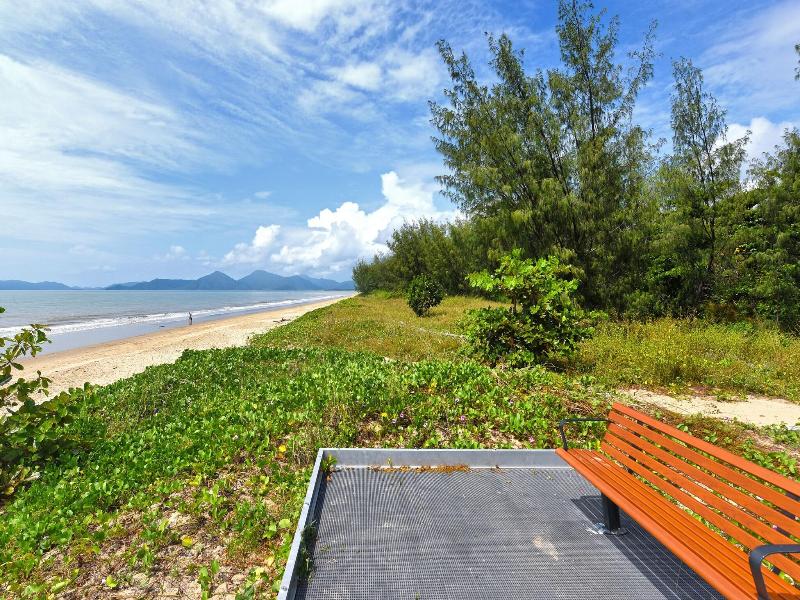 Golden Sands Beachfront Apartment Resort image