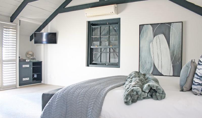 Abalone Hotel and Villa's image