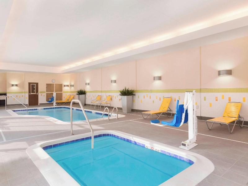 Fairfield Inn & Suites Pittsburgh Airport image