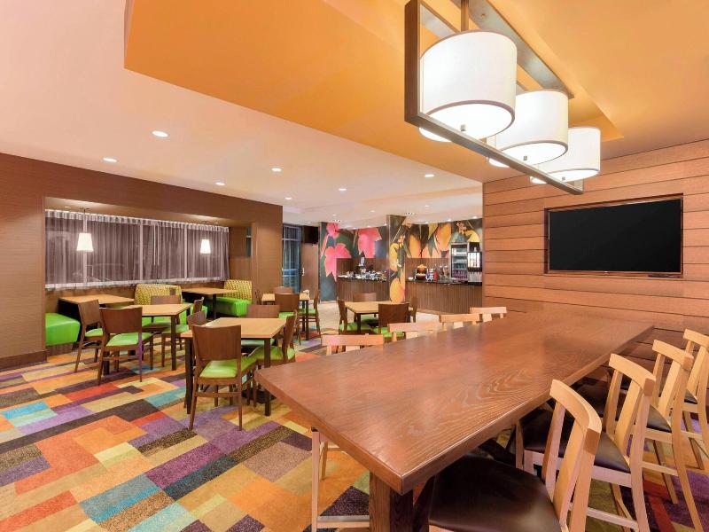 Fairfield Inn & Suites Pittsburgh Airport image