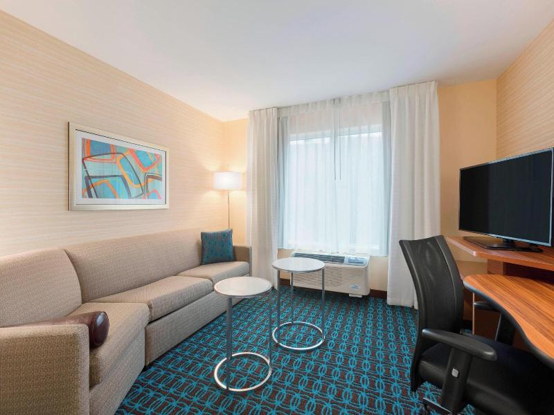 Fairfield Inn & Suites Pittsburgh Airport image
