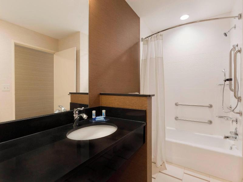 Fairfield Inn & Suites Pittsburgh Airport image