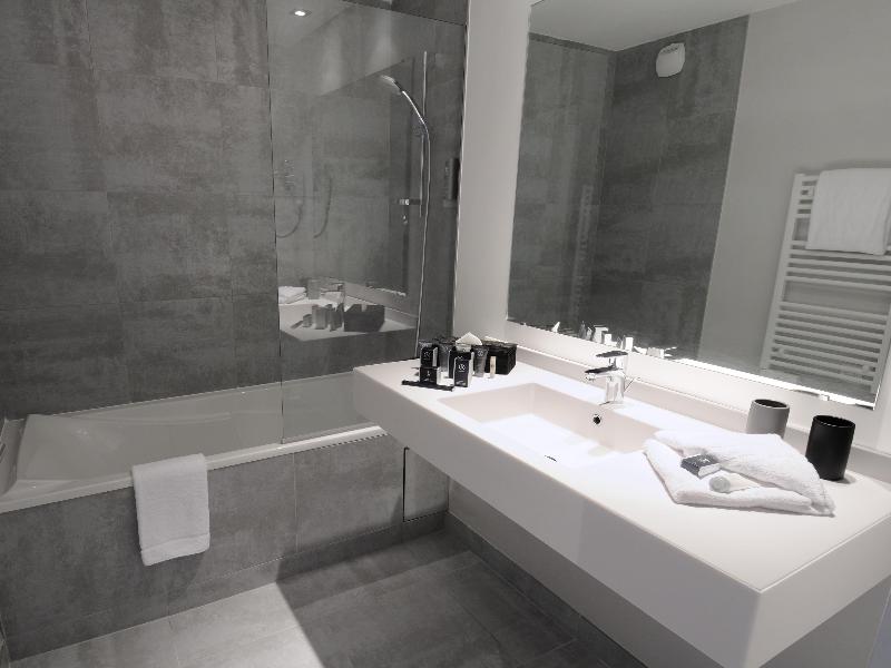 Best Western Plus Hotel  & Spa de Chassieu image